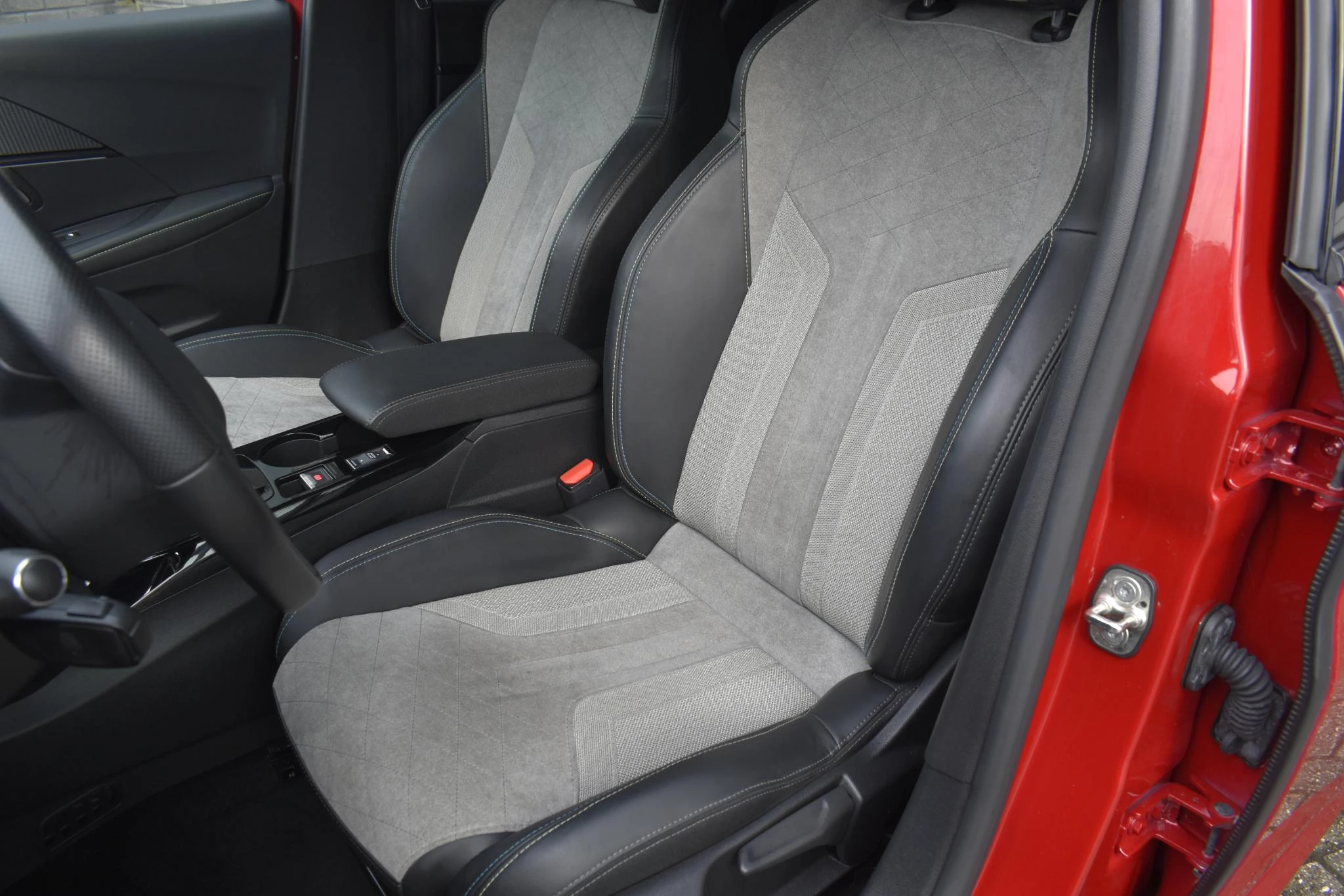 Hoofdafbeelding Peugeot e-208
