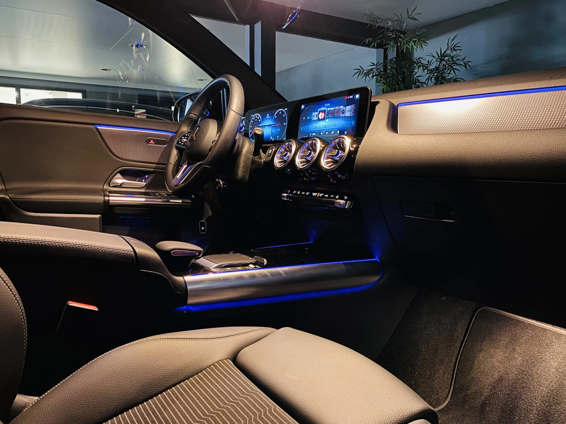 Hoofdafbeelding Mercedes-Benz EQA