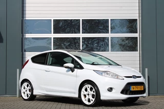Ford Fiesta 1.6 Sport Clima/Cruise/Stoelverwarming/PDC/Bluetooth/Sportstoelen/RadioCD.AUX.USB/17"LM/Isofix/APK:24-11-2026