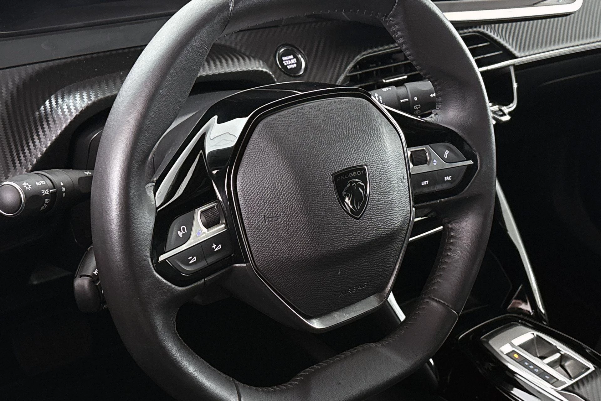 Hoofdafbeelding Peugeot e-2008