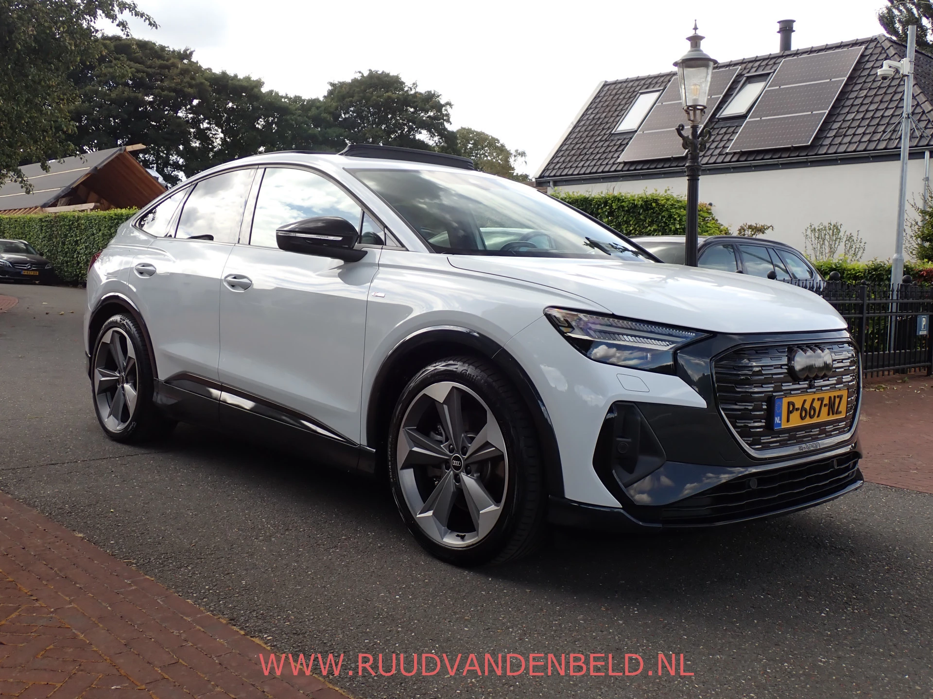 Hoofdafbeelding Audi Q4 e-tron