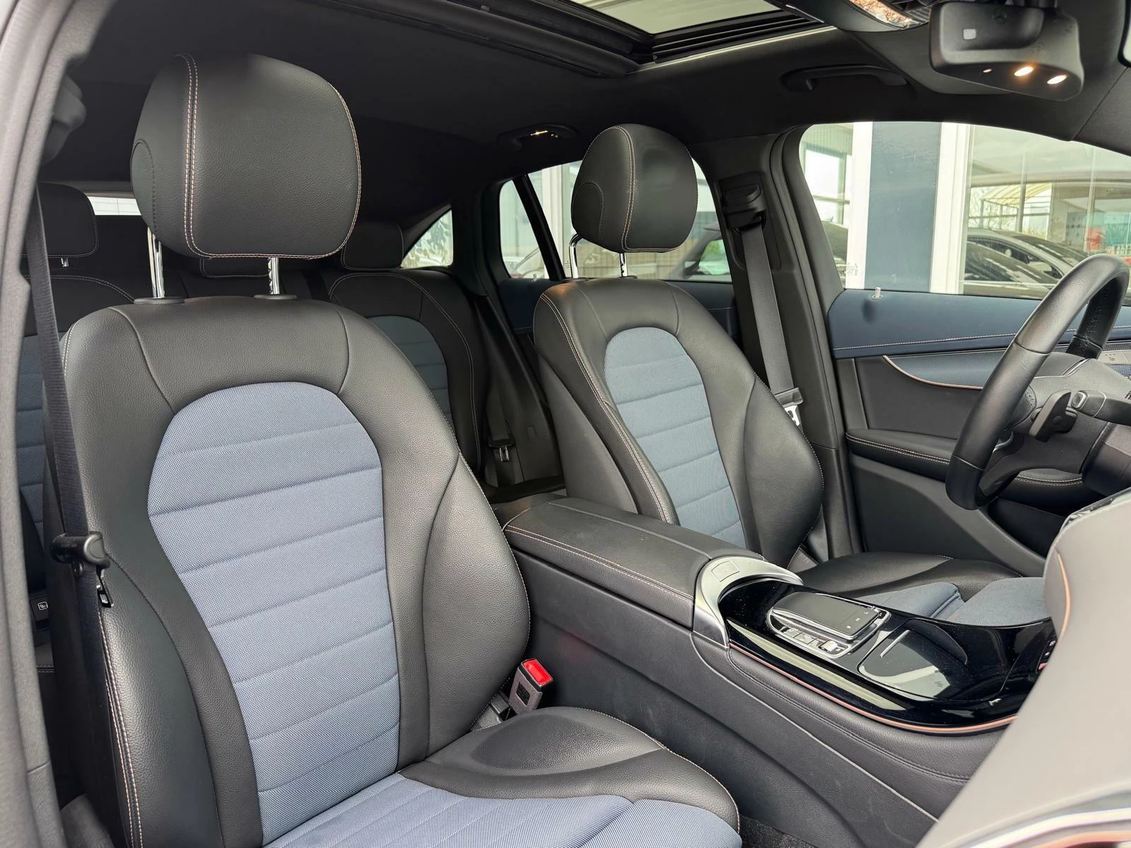 Hoofdafbeelding Mercedes-Benz EQC
