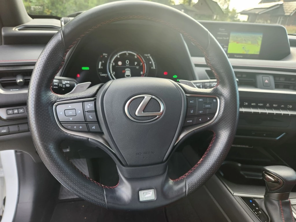 Hoofdafbeelding Lexus UX