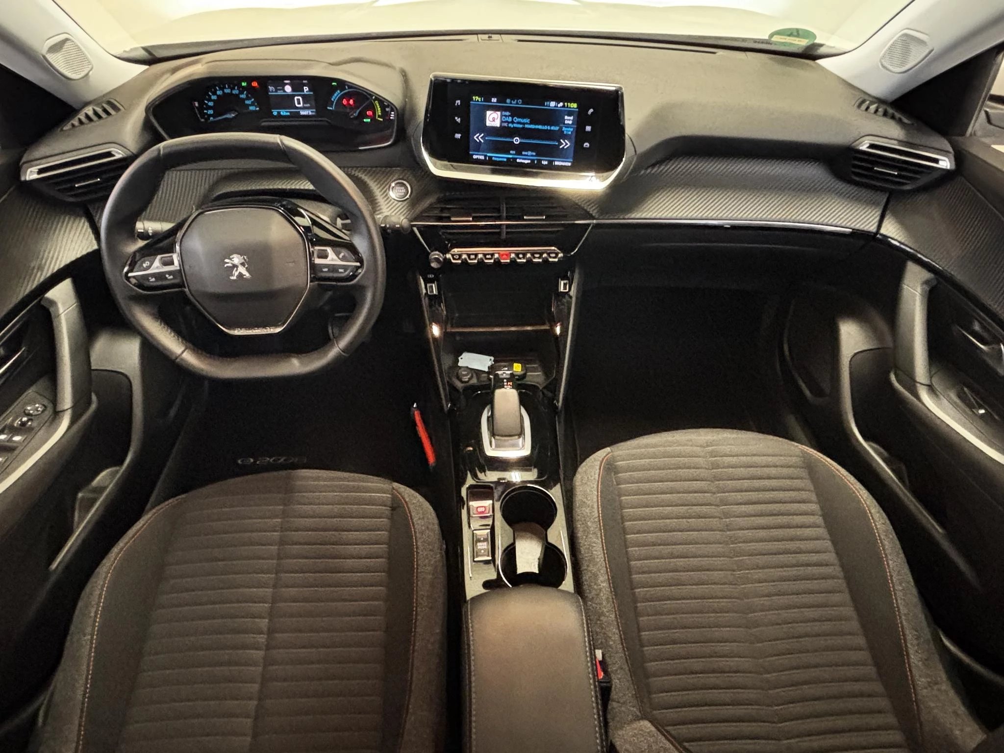 Hoofdafbeelding Peugeot e-2008