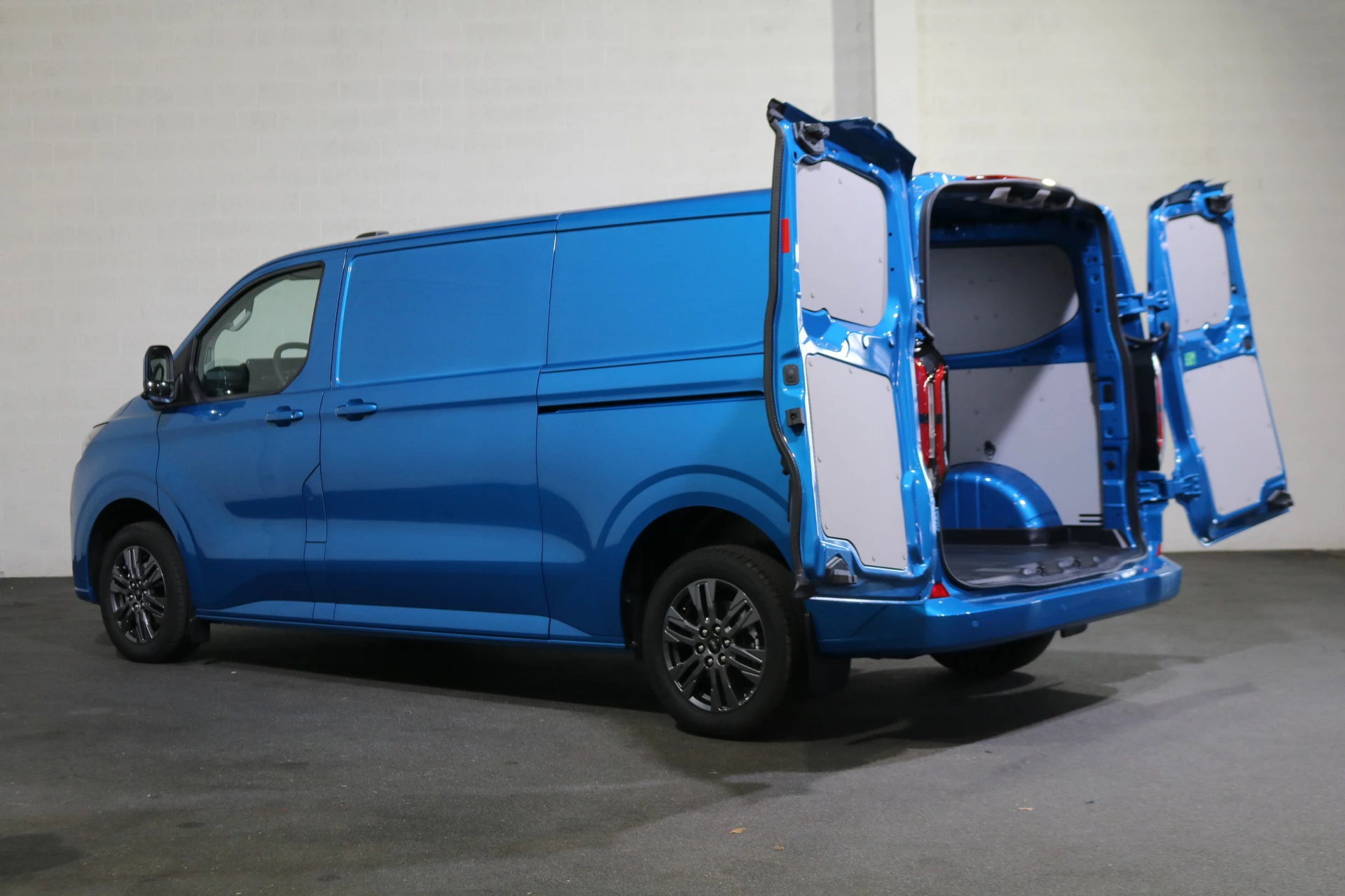 Hoofdafbeelding Ford E-Transit Custom