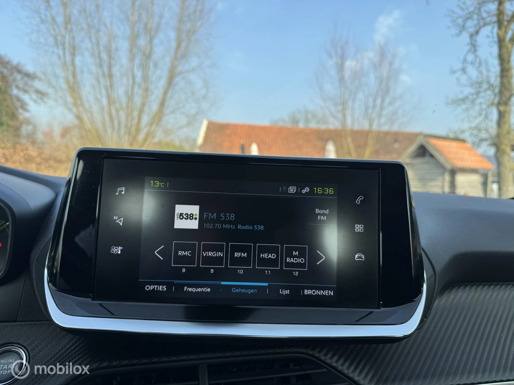 Hoofdafbeelding Peugeot e-208