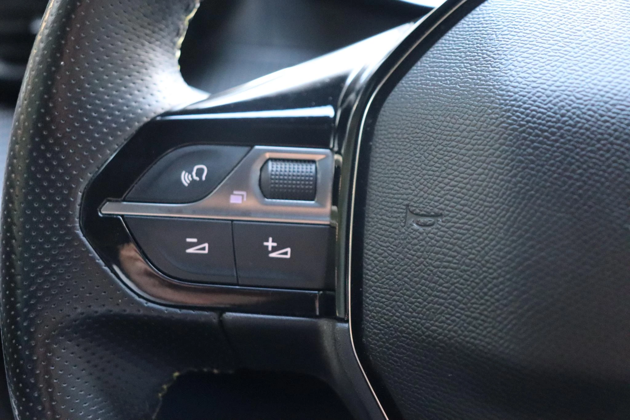 Hoofdafbeelding Peugeot e-208