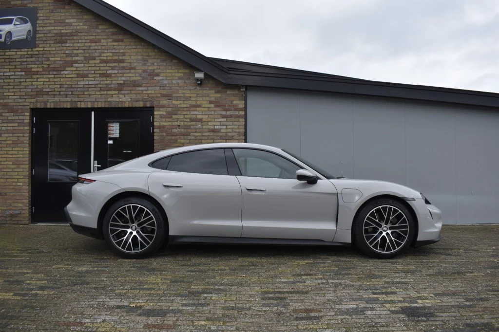Hoofdafbeelding Porsche Taycan