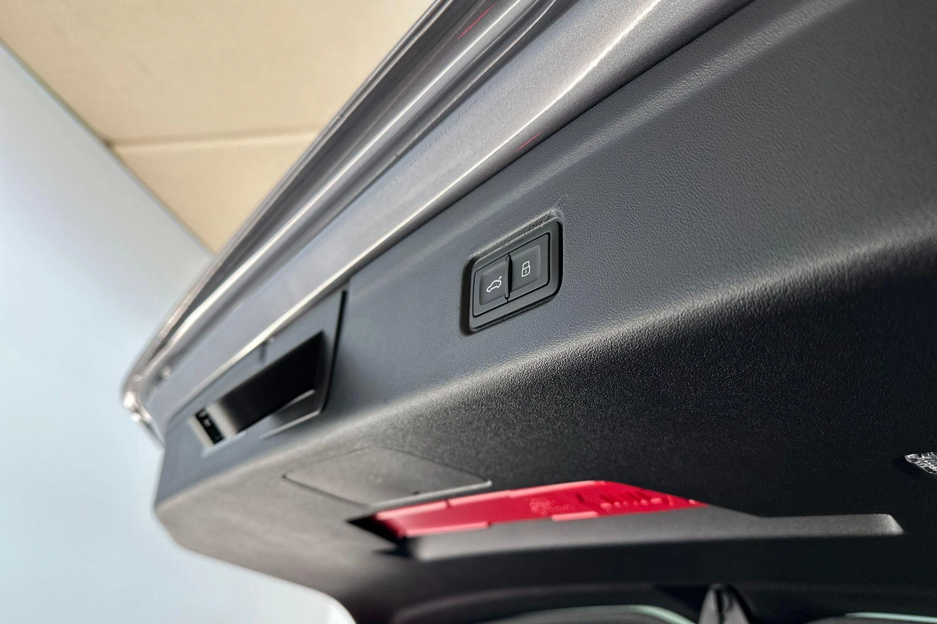 Hoofdafbeelding Audi A6 Avant e-tron