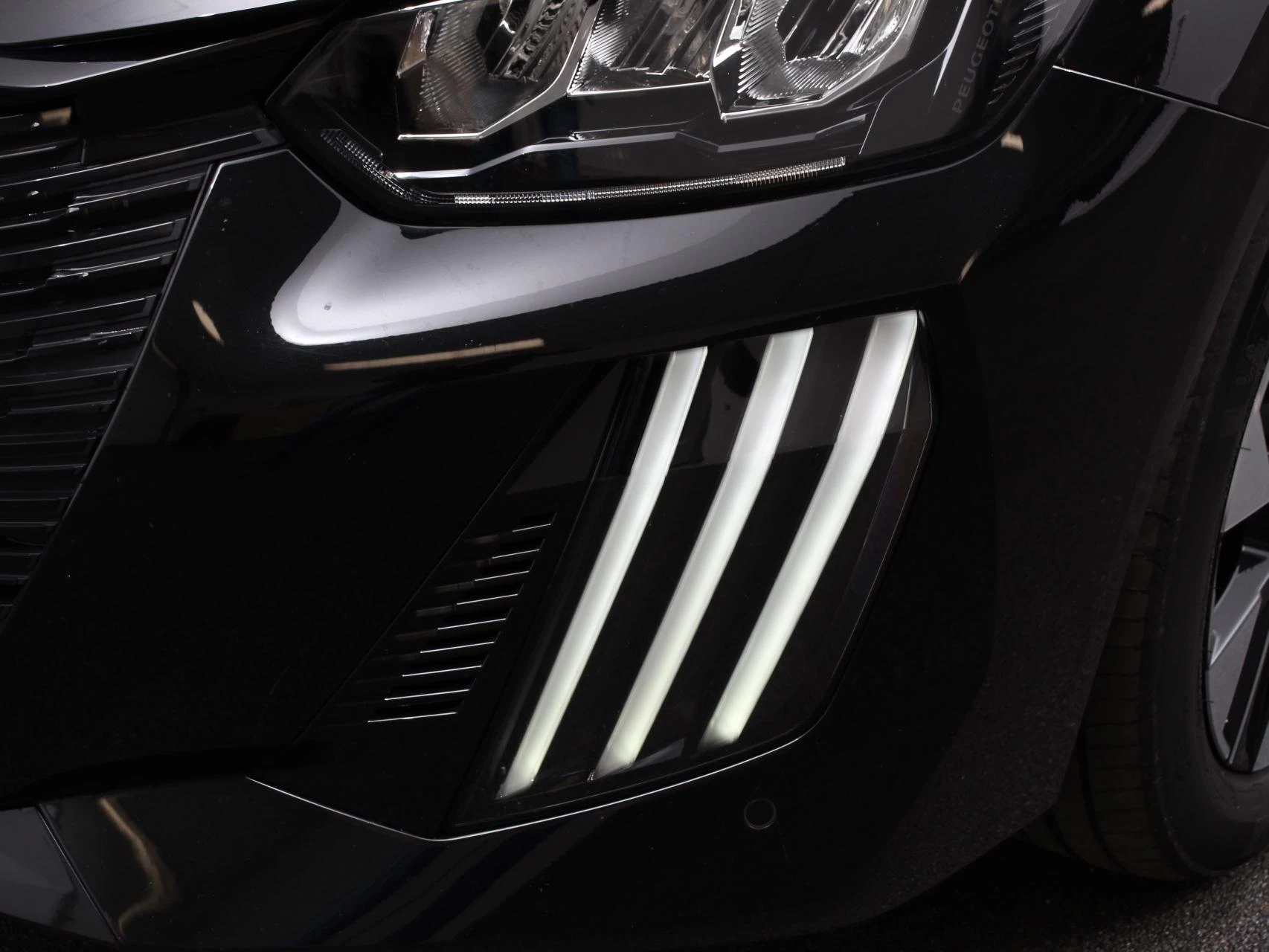 Hoofdafbeelding Peugeot e-208