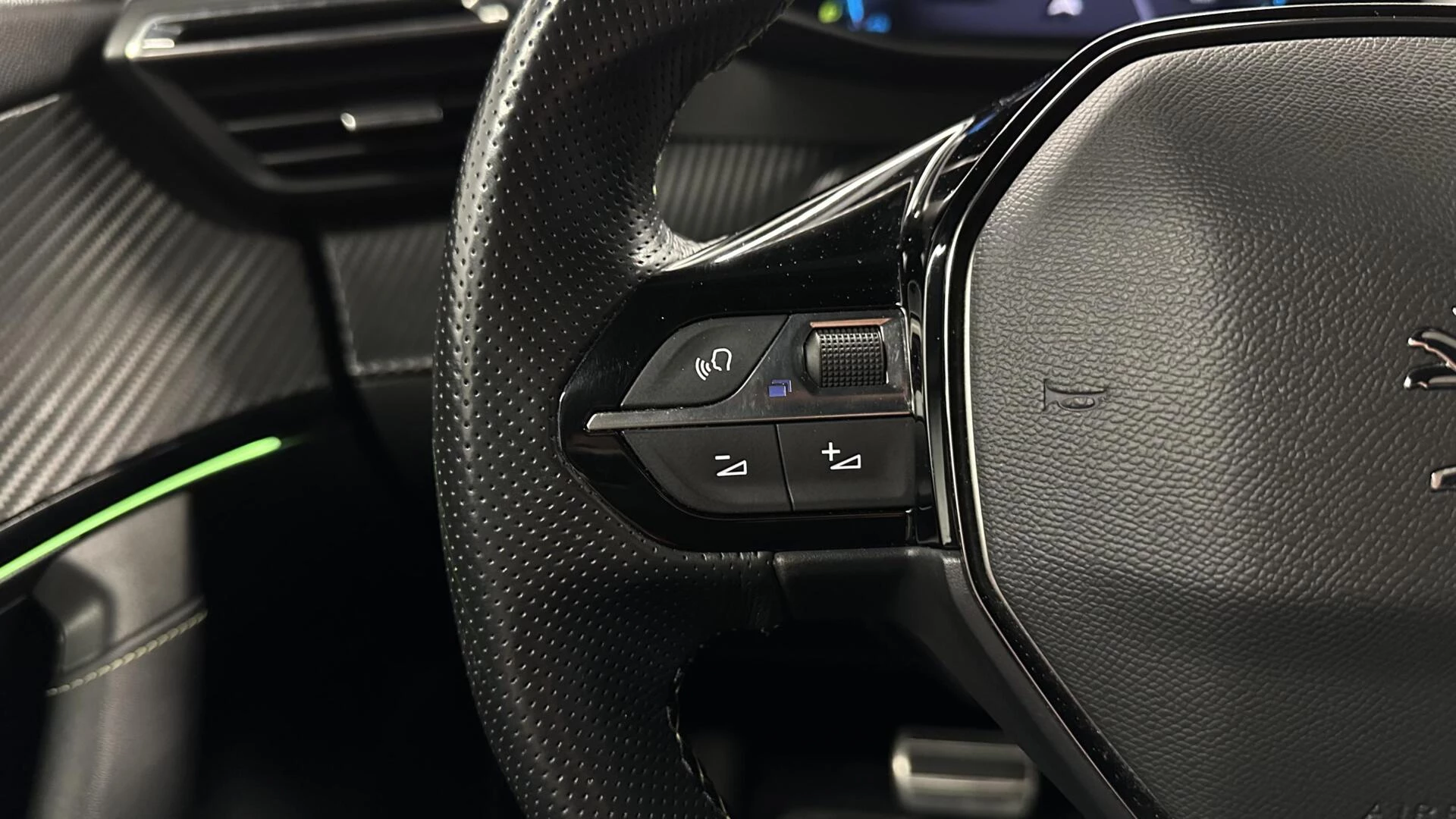 Hoofdafbeelding Peugeot e-2008