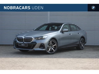 Hoofdafbeelding BMW 5 Serie BMW 5 Serie 530e M Sport Automaat / Panoramadak / Achteruitrijcamera / Adaptieve LED / Stoelventilatie / Comfort Access / M Sportonderstel