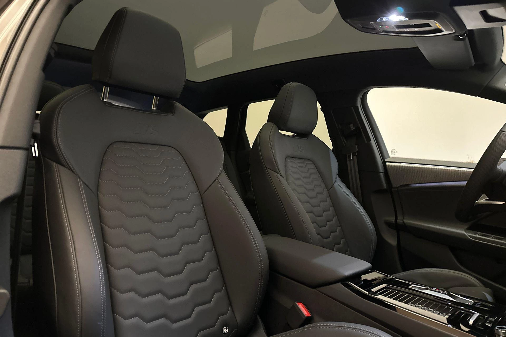 Hoofdafbeelding Audi A6 Avant e-tron