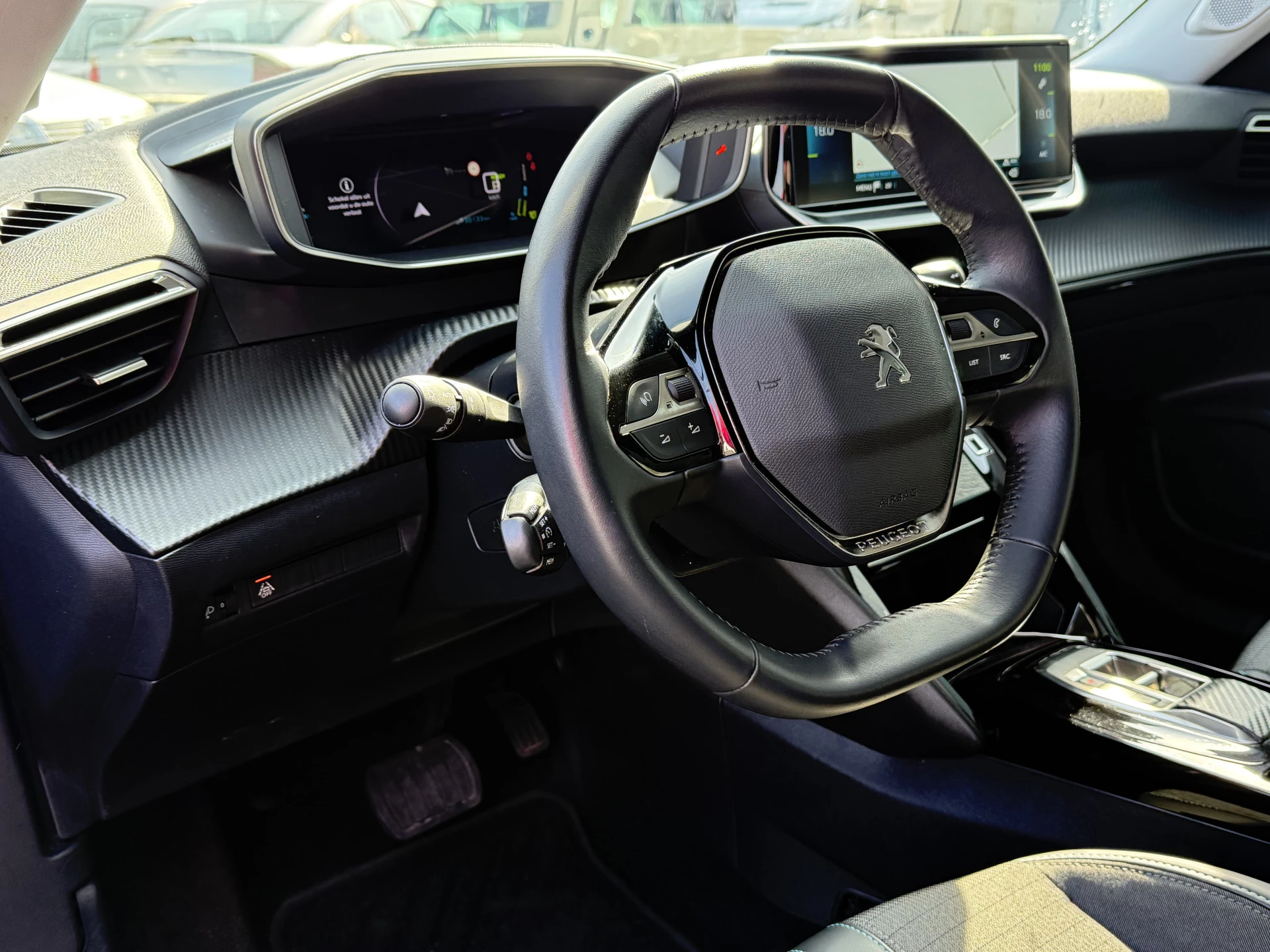 Hoofdafbeelding Peugeot e-2008