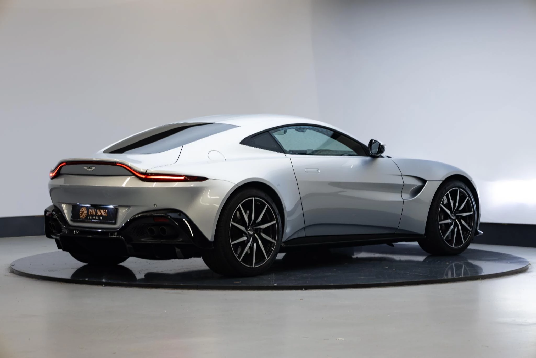Hoofdafbeelding Aston Martin V8 Vantage