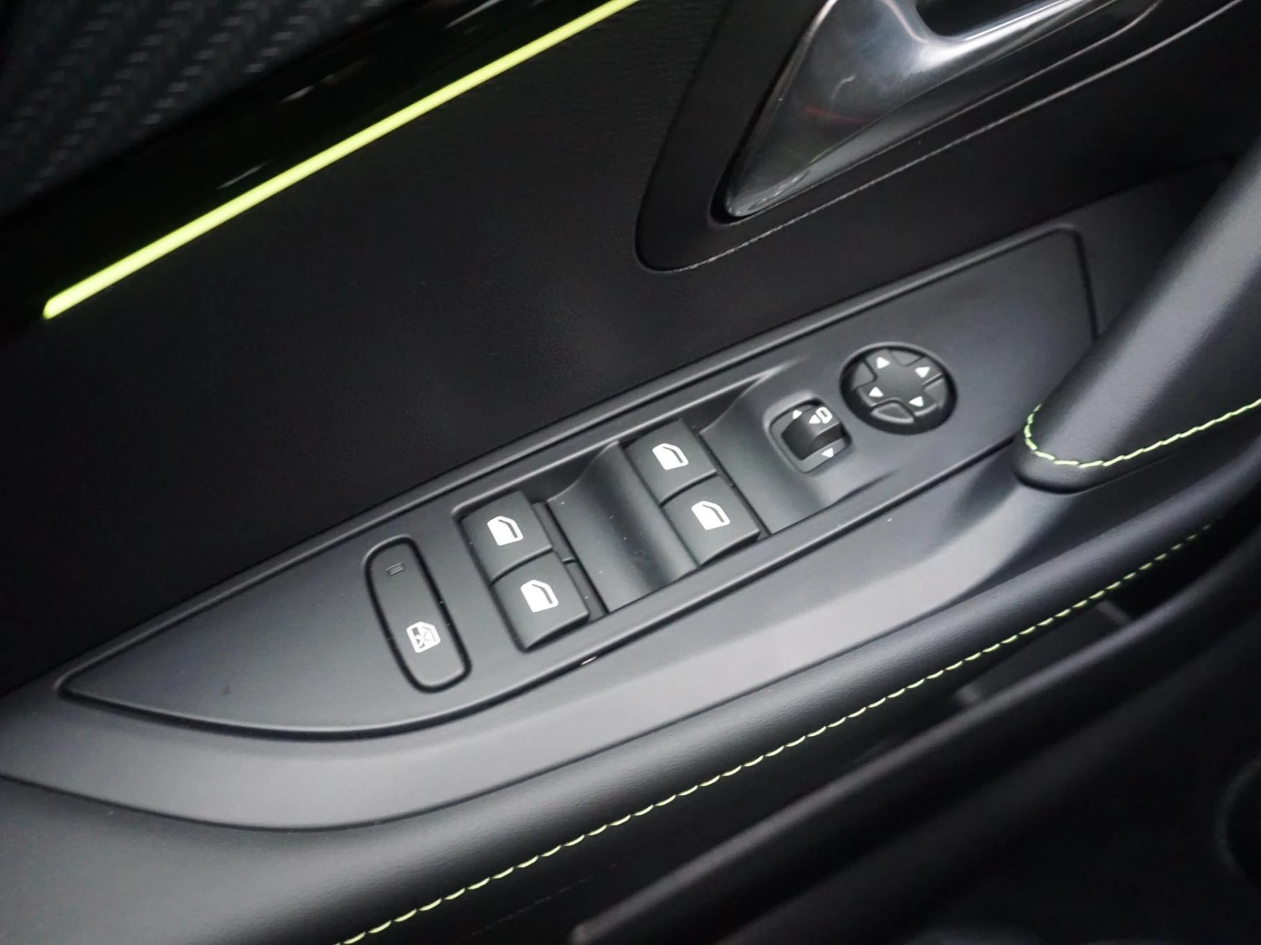 Hoofdafbeelding Peugeot e-208