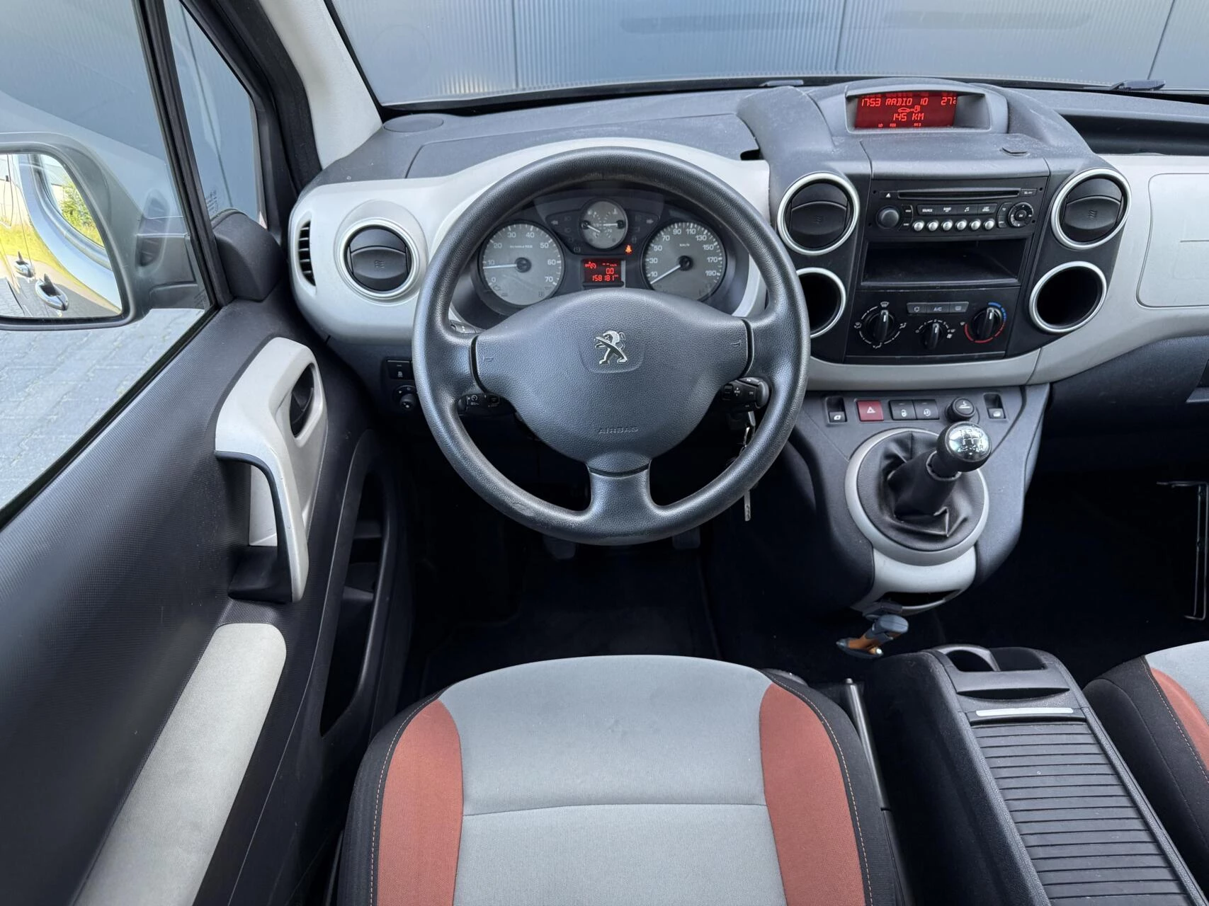 Hoofdafbeelding Peugeot Partner