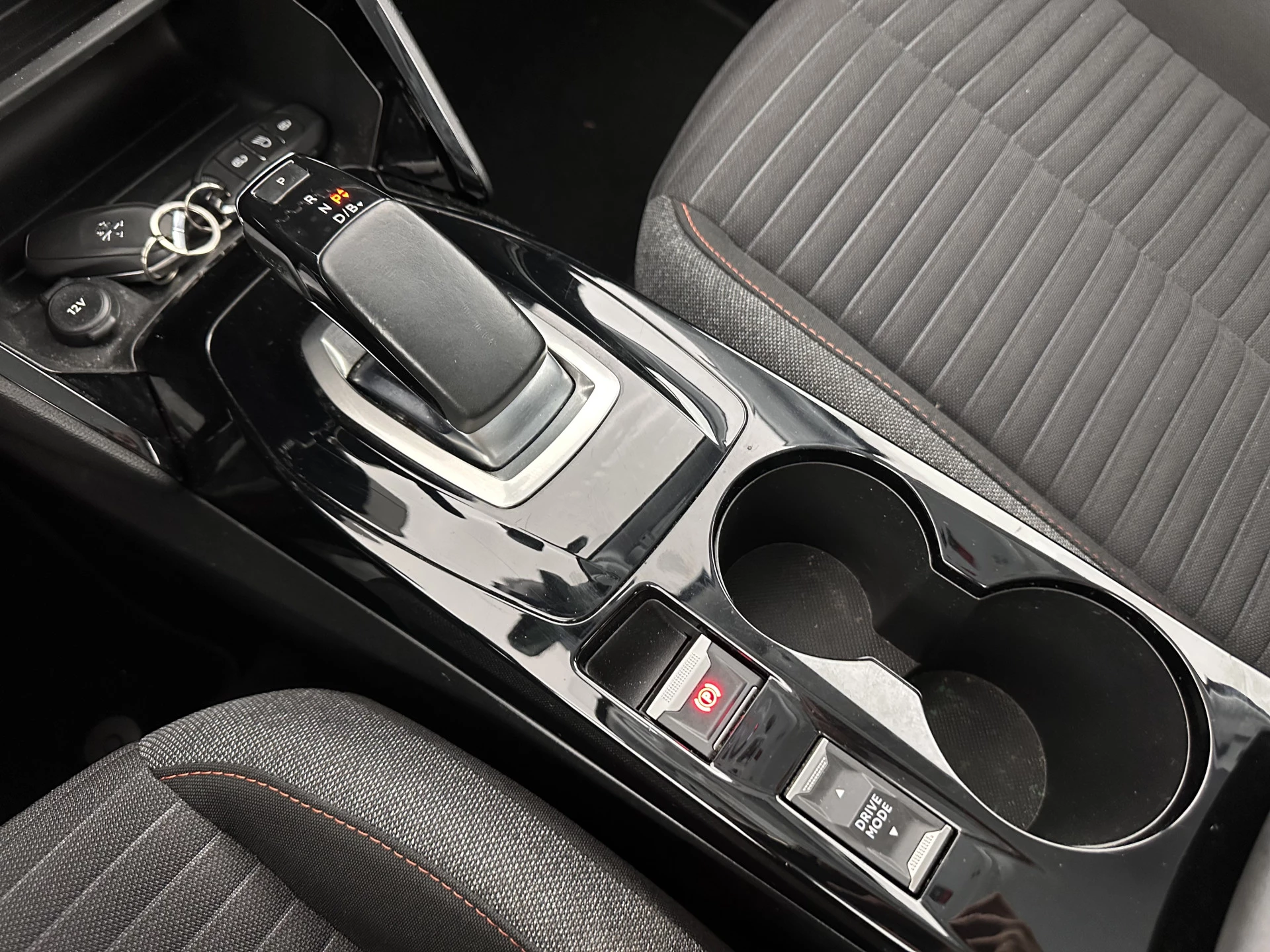 Hoofdafbeelding Peugeot e-208