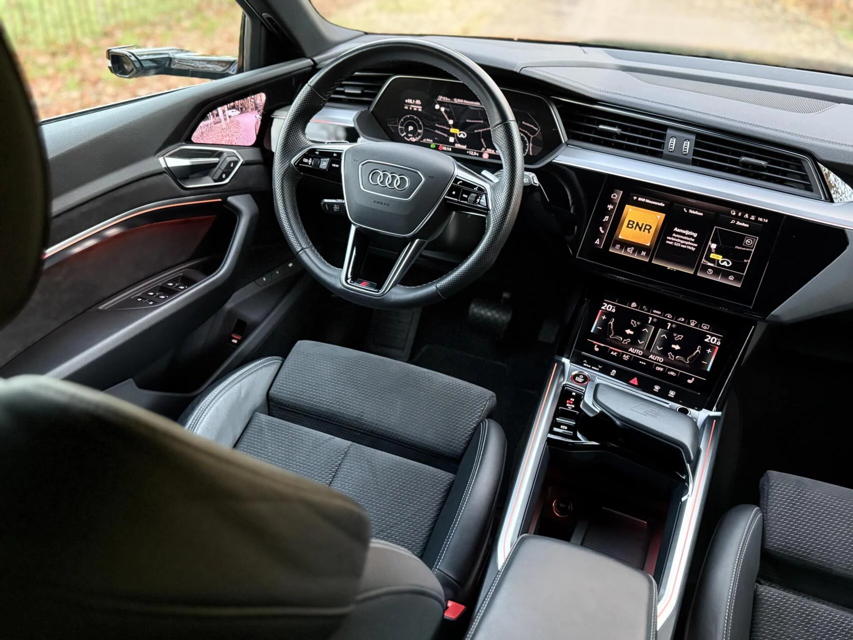 Hoofdafbeelding Audi e-tron