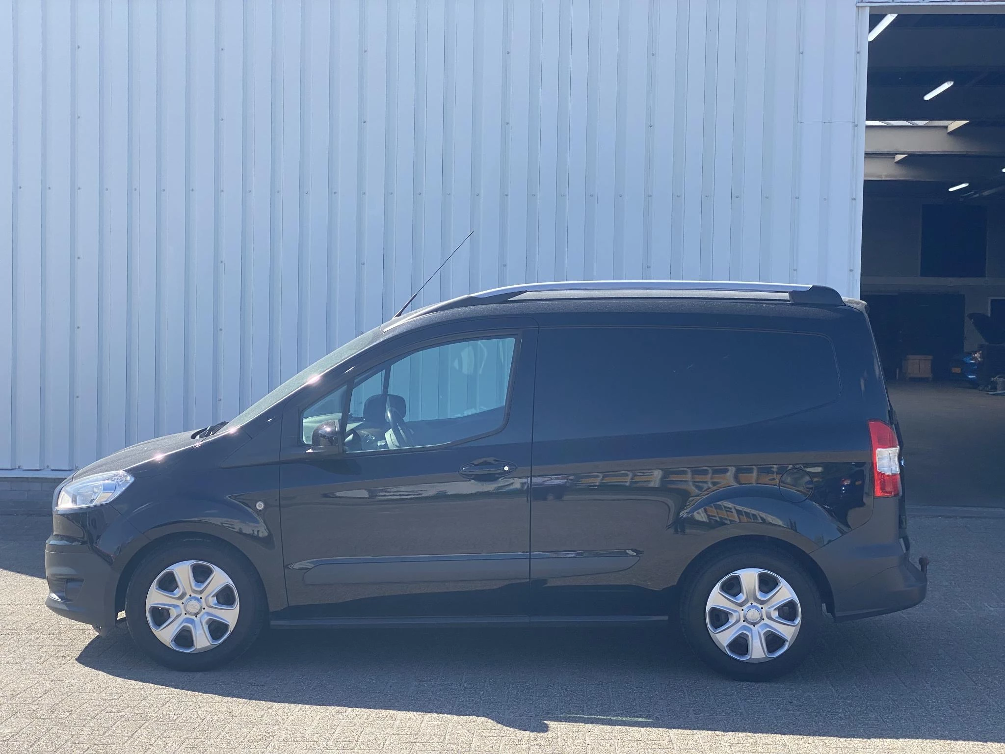 Hoofdafbeelding Ford Transit Courier
