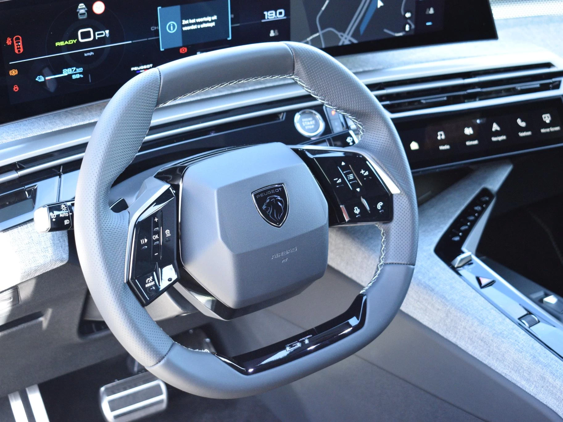 Hoofdafbeelding Peugeot e-3008