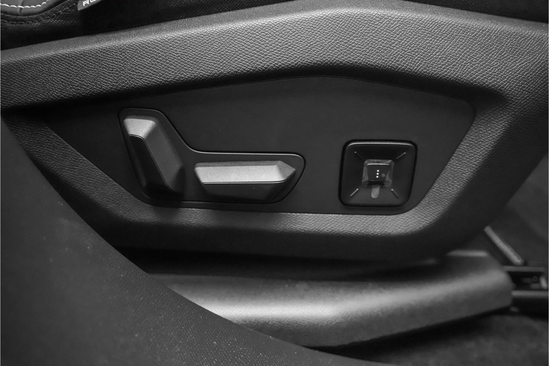 Hoofdafbeelding Peugeot e-3008