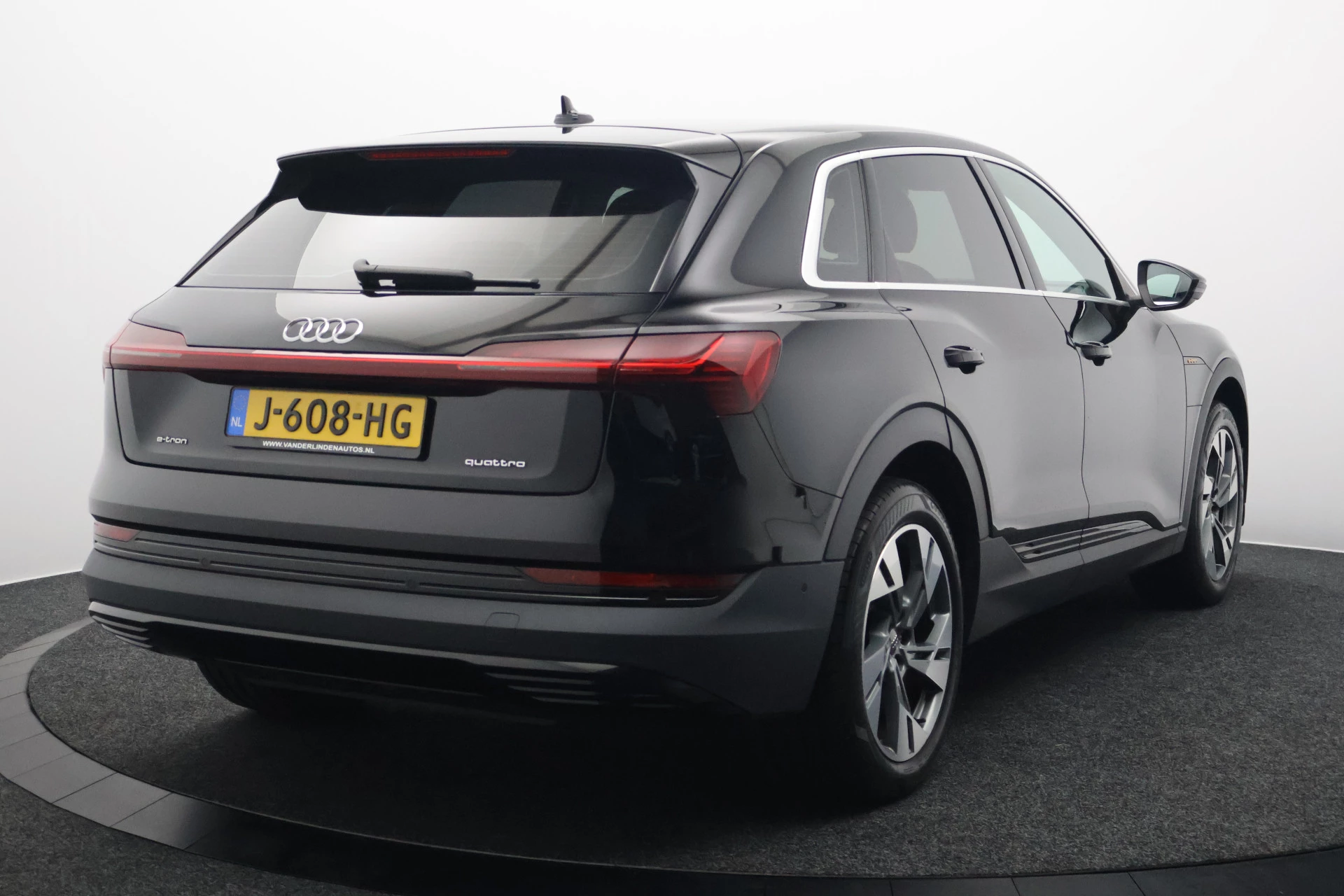 Hoofdafbeelding Audi e-tron