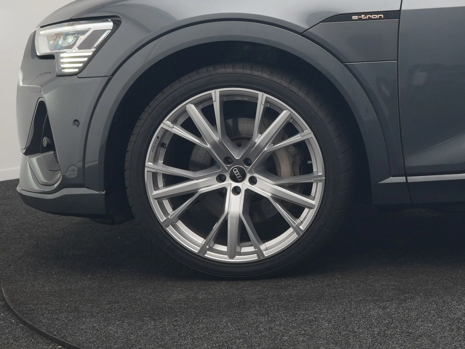Hoofdafbeelding Audi e-tron