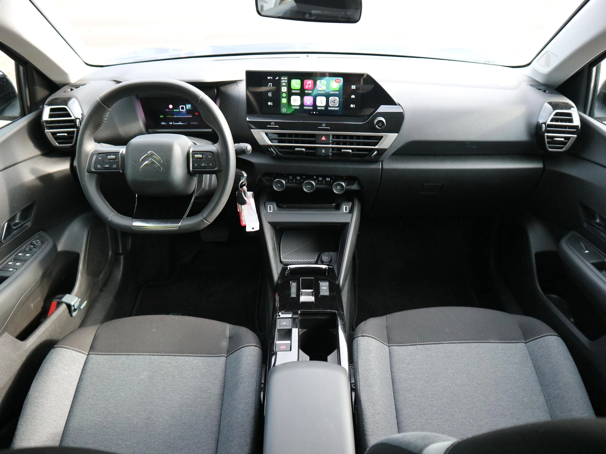 Hoofdafbeelding Citroën ë-C4 X