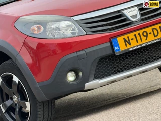 Hoofdafbeelding Dacia Sandero Stepway Dacia Sandero 1.6 Stepway - Rouge de Feu - Airco/Audio - Dikke Prima