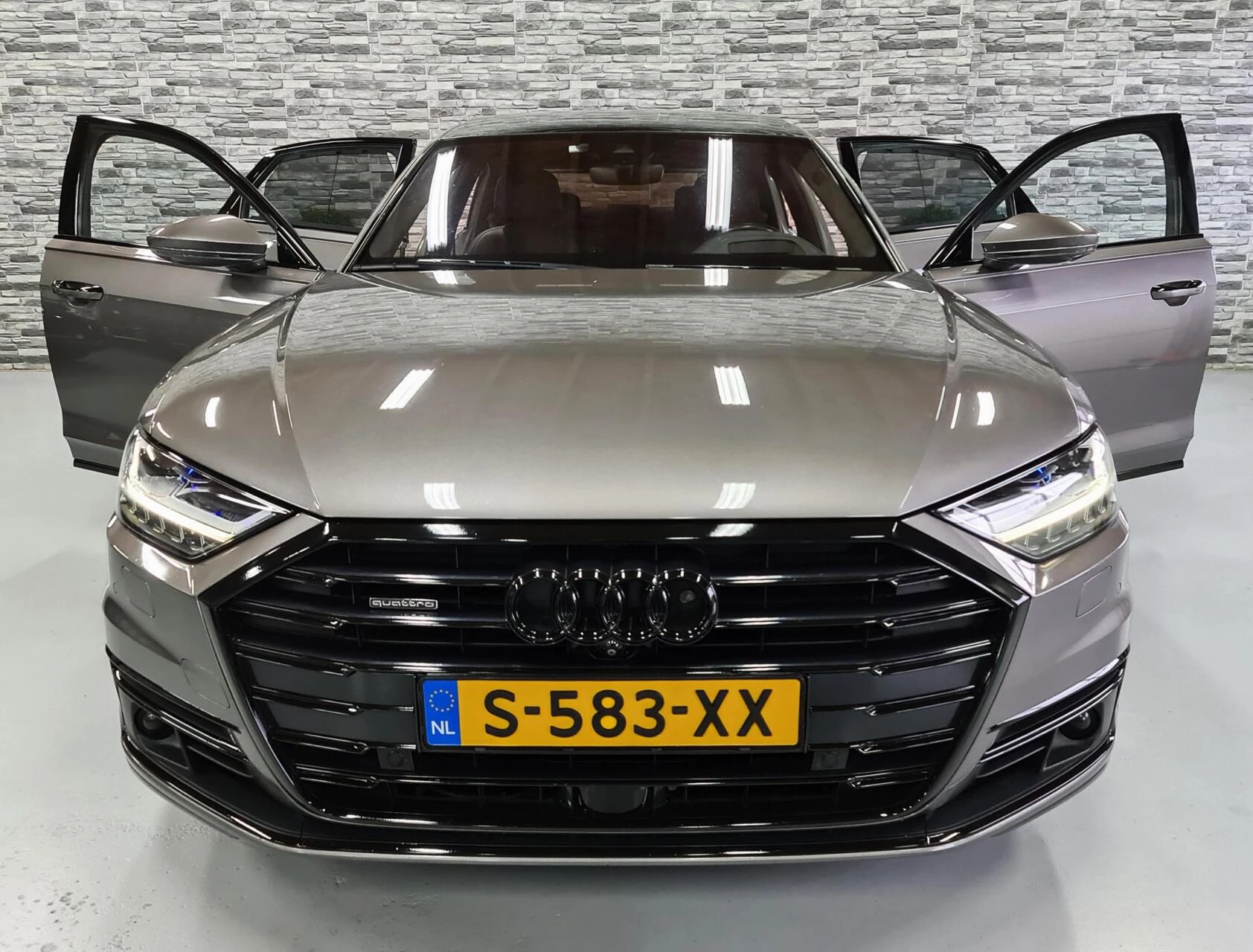 Hoofdafbeelding Audi A8