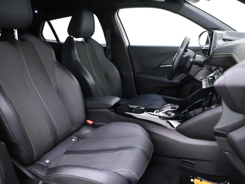 Hoofdafbeelding Peugeot e-2008