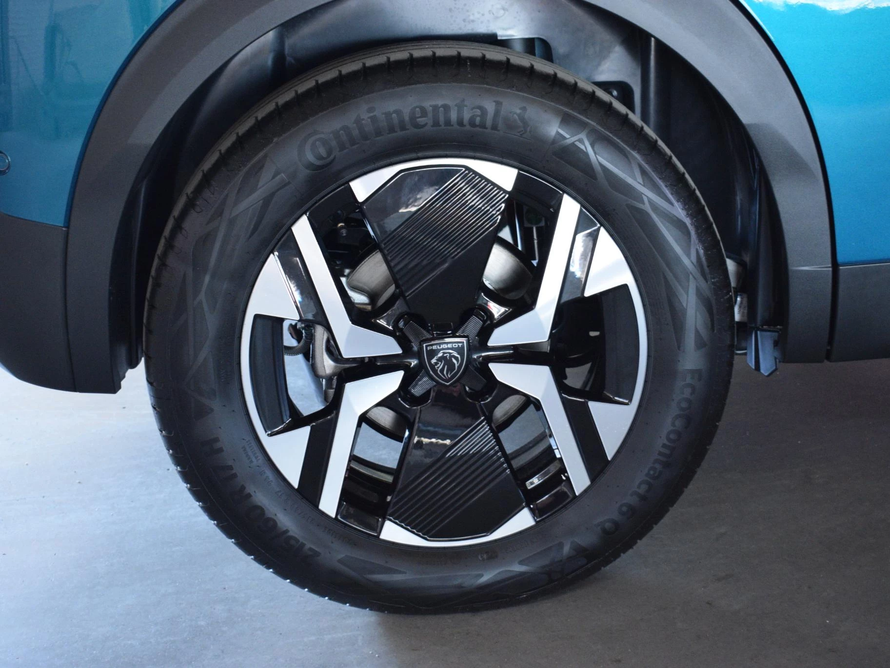 Hoofdafbeelding Peugeot e-2008