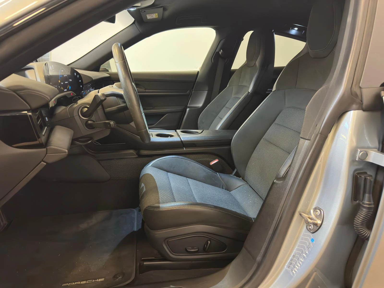 Hoofdafbeelding Porsche Taycan