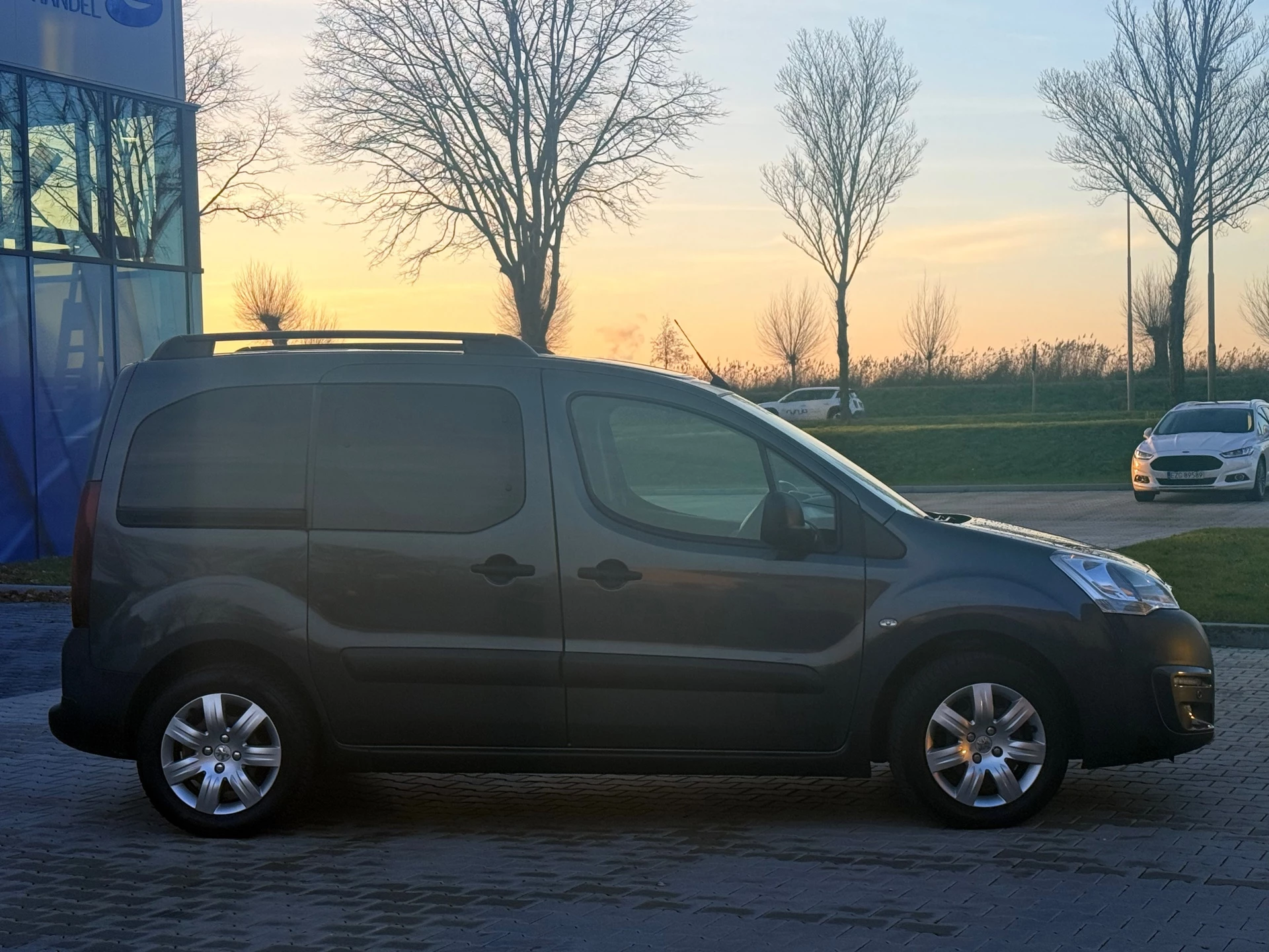 Hoofdafbeelding Peugeot Partner