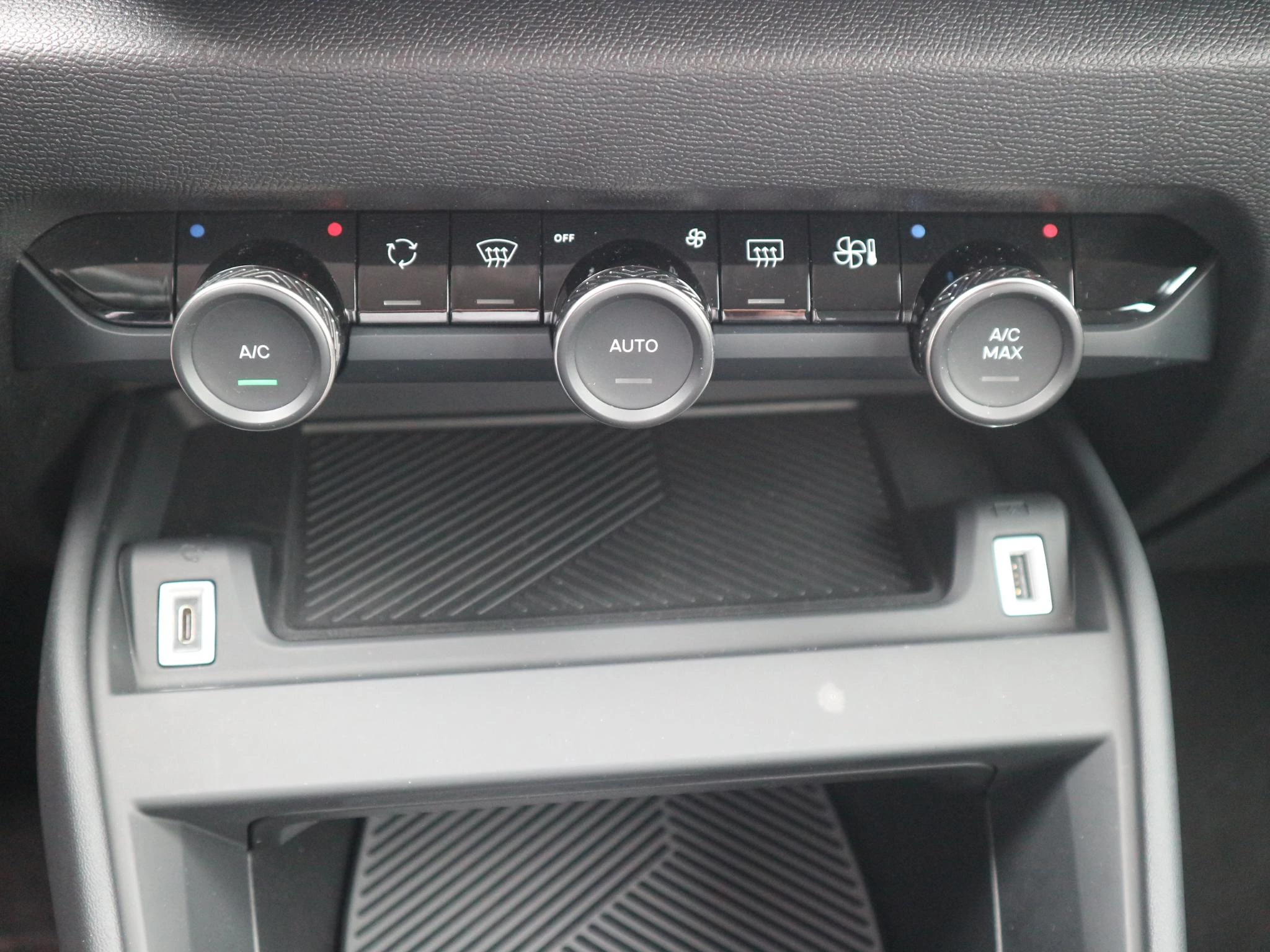 Hoofdafbeelding Citroën ë-C4