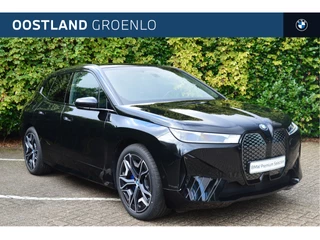 BMW iX xDrive40 High Executive / Sportpakket / Panoramasdak Sky Lounge / Trekhaak / Soft Close / Multifunctionele Stoelen / Parking Assistant Plus