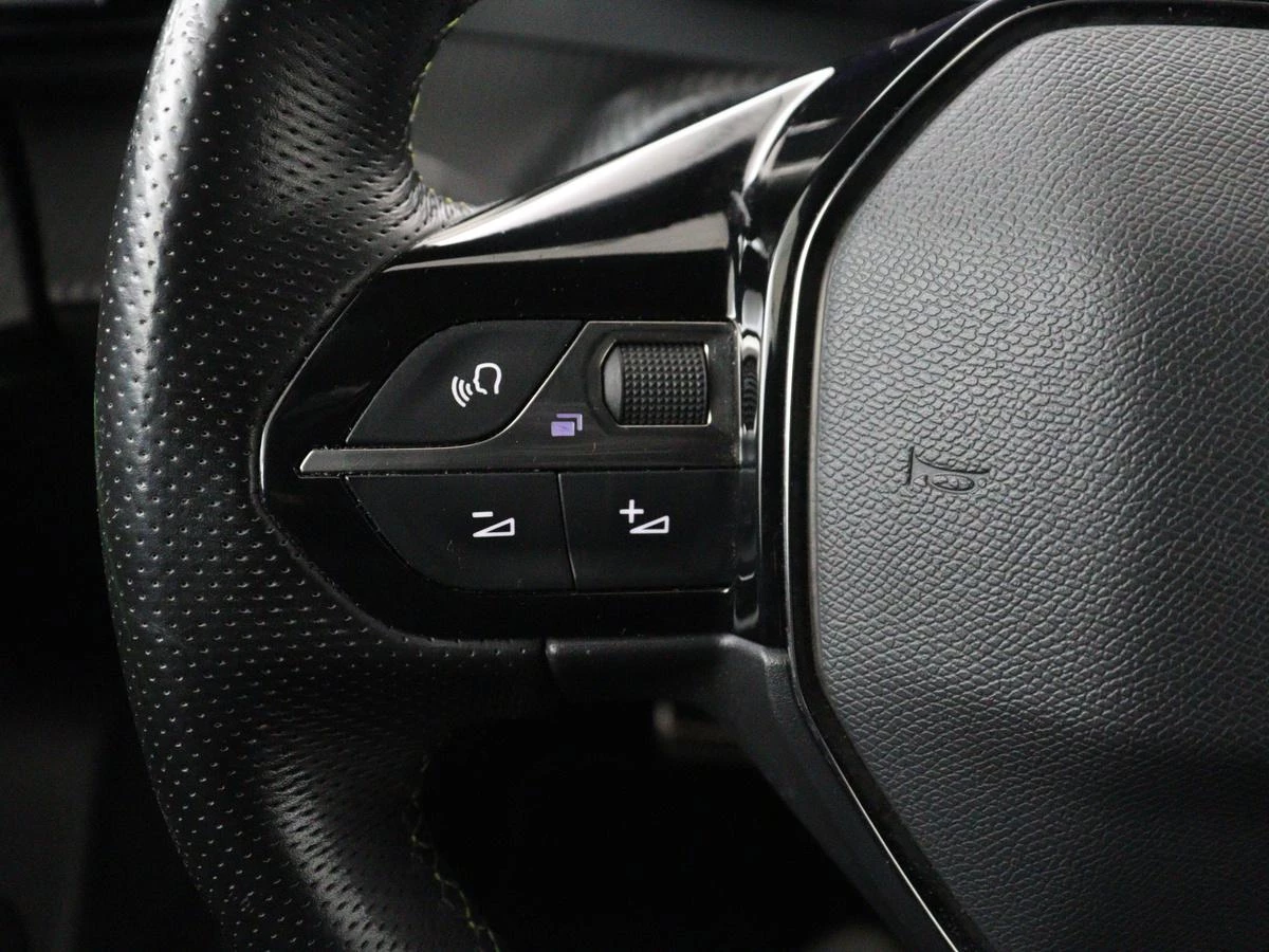 Hoofdafbeelding Peugeot e-2008