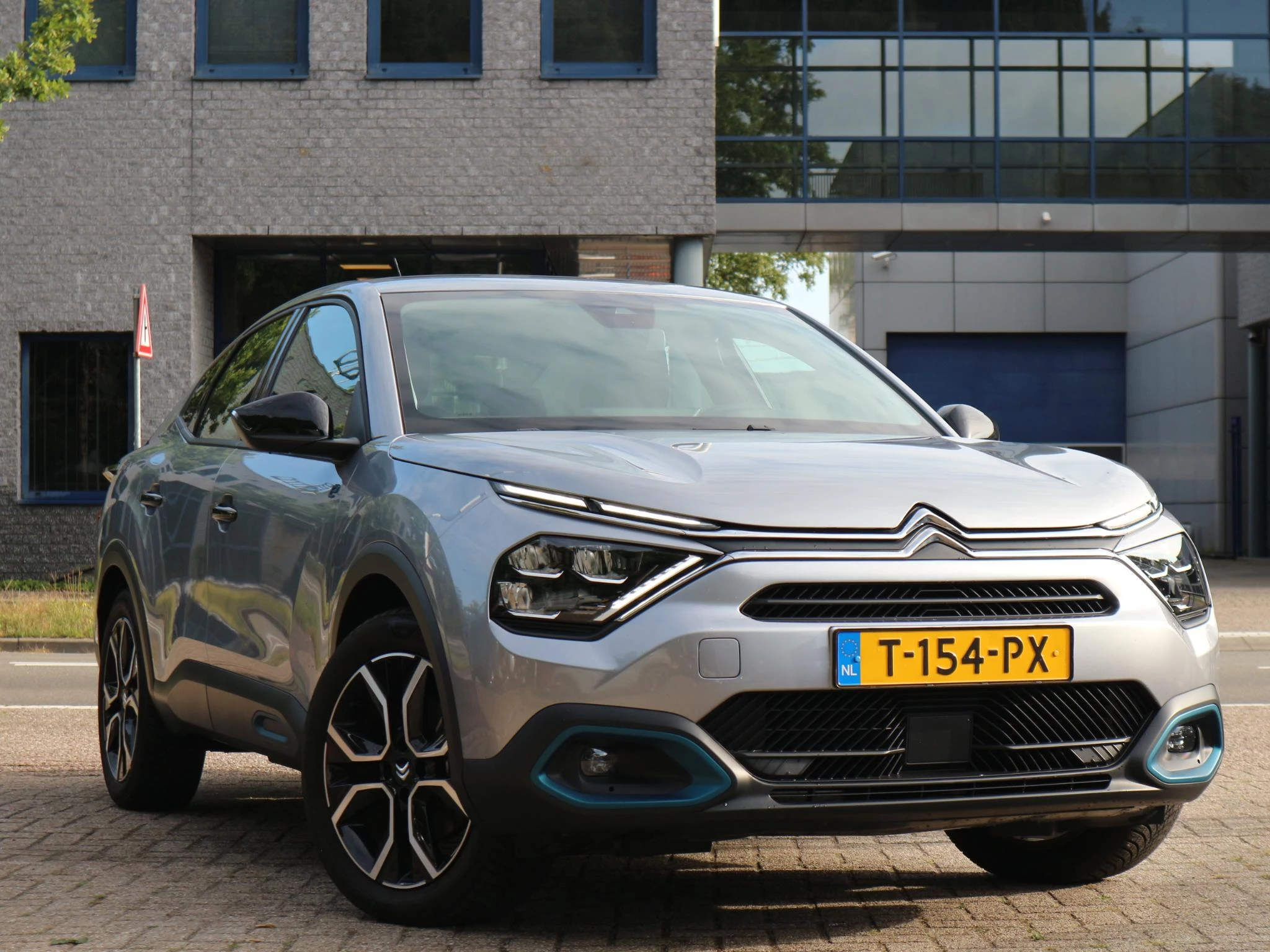 Hoofdafbeelding Citroën ë-C4 X