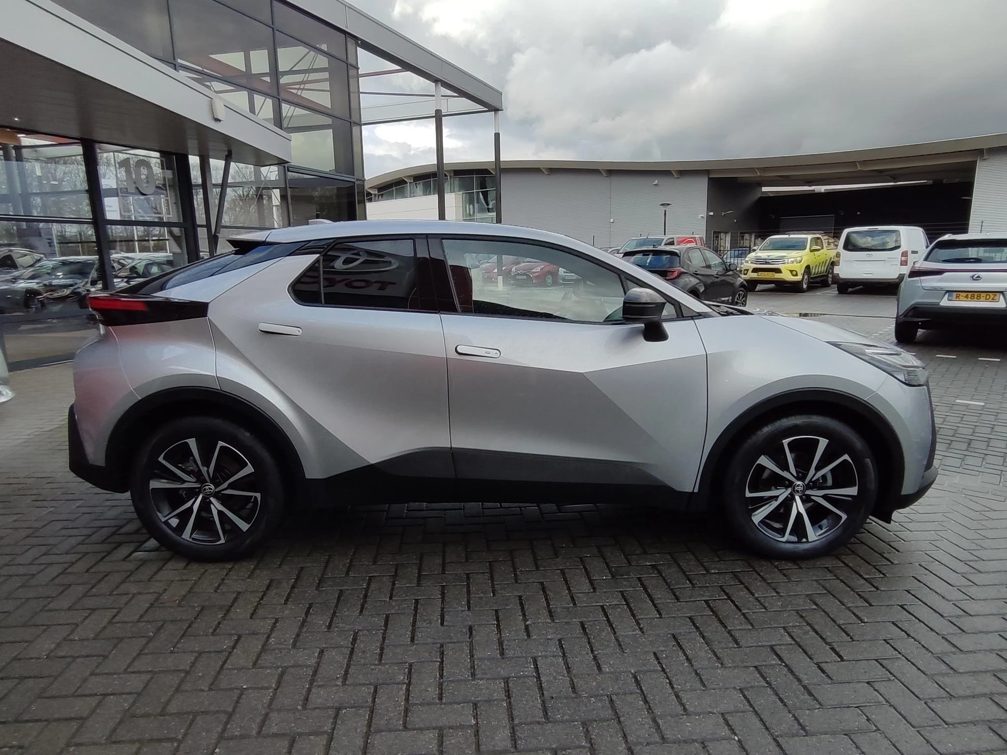 Hoofdafbeelding Toyota C-HR
