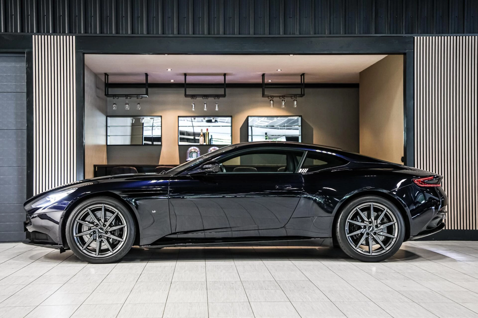 Hoofdafbeelding Aston Martin DB11