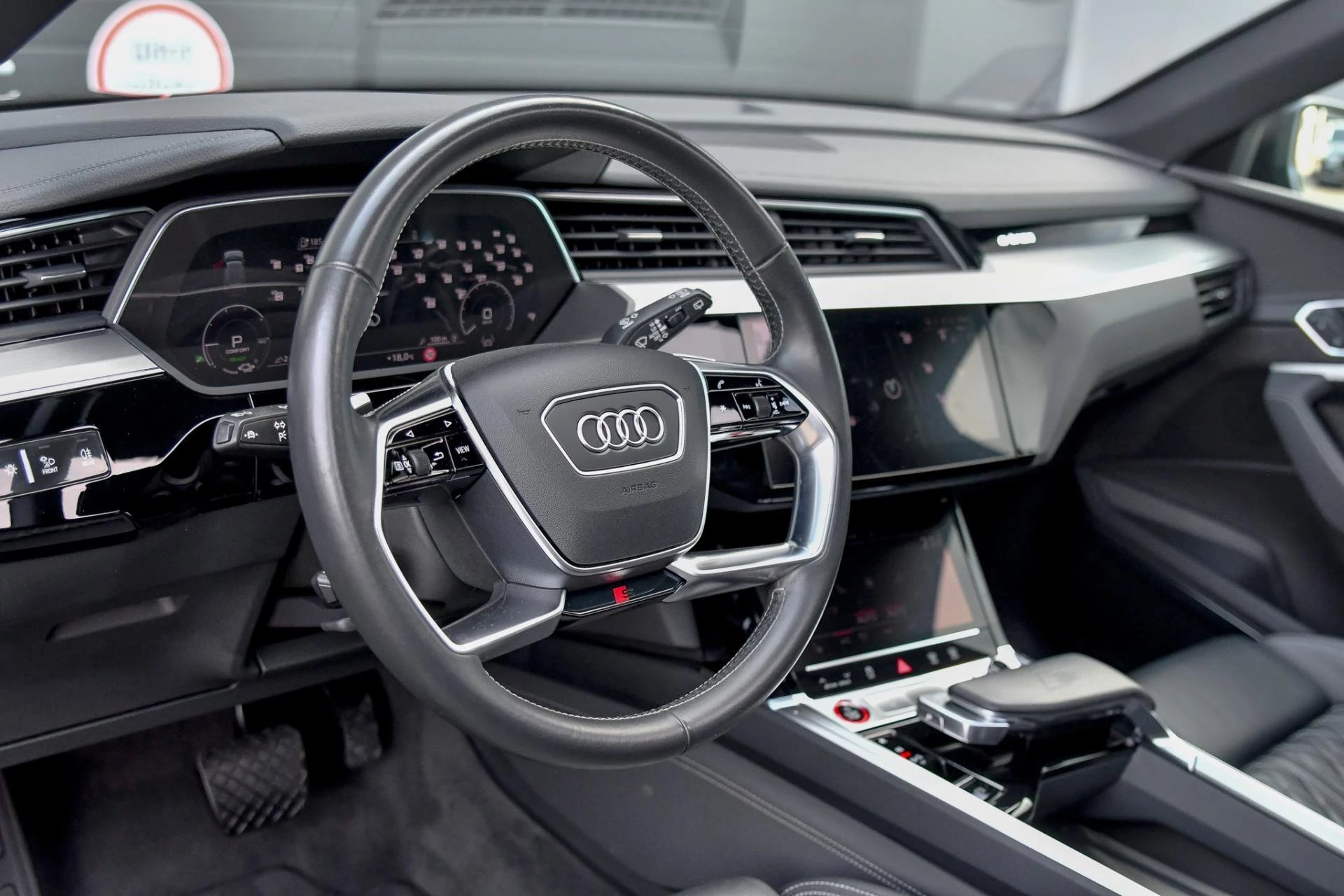 Hoofdafbeelding Audi e-tron