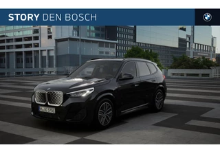 BMW iX1 eDrive20 M Sport / Panoramadak / Sportstoelen / Achteruitrijcamera / M Adaptief onderstel / Parking Assistant