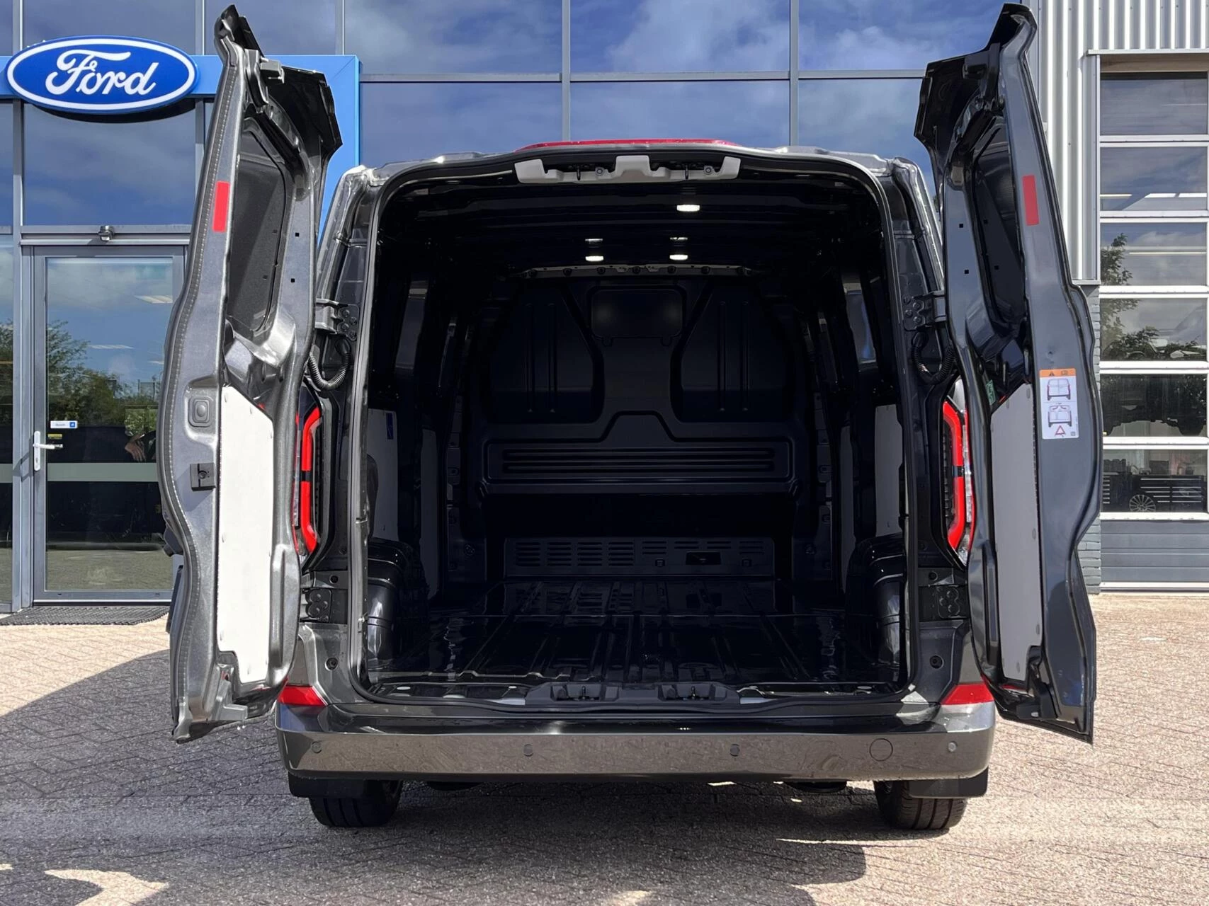 Hoofdafbeelding Ford E-Transit Custom