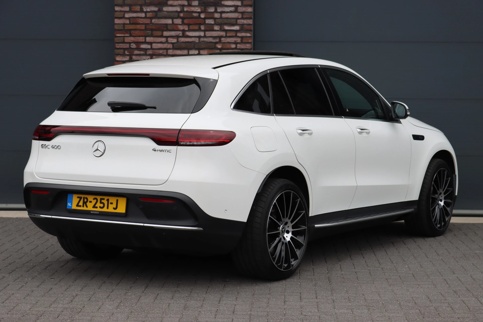 Hoofdafbeelding Mercedes-Benz EQC