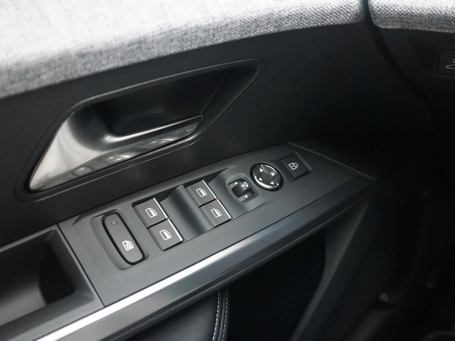 Hoofdafbeelding Peugeot e-5008