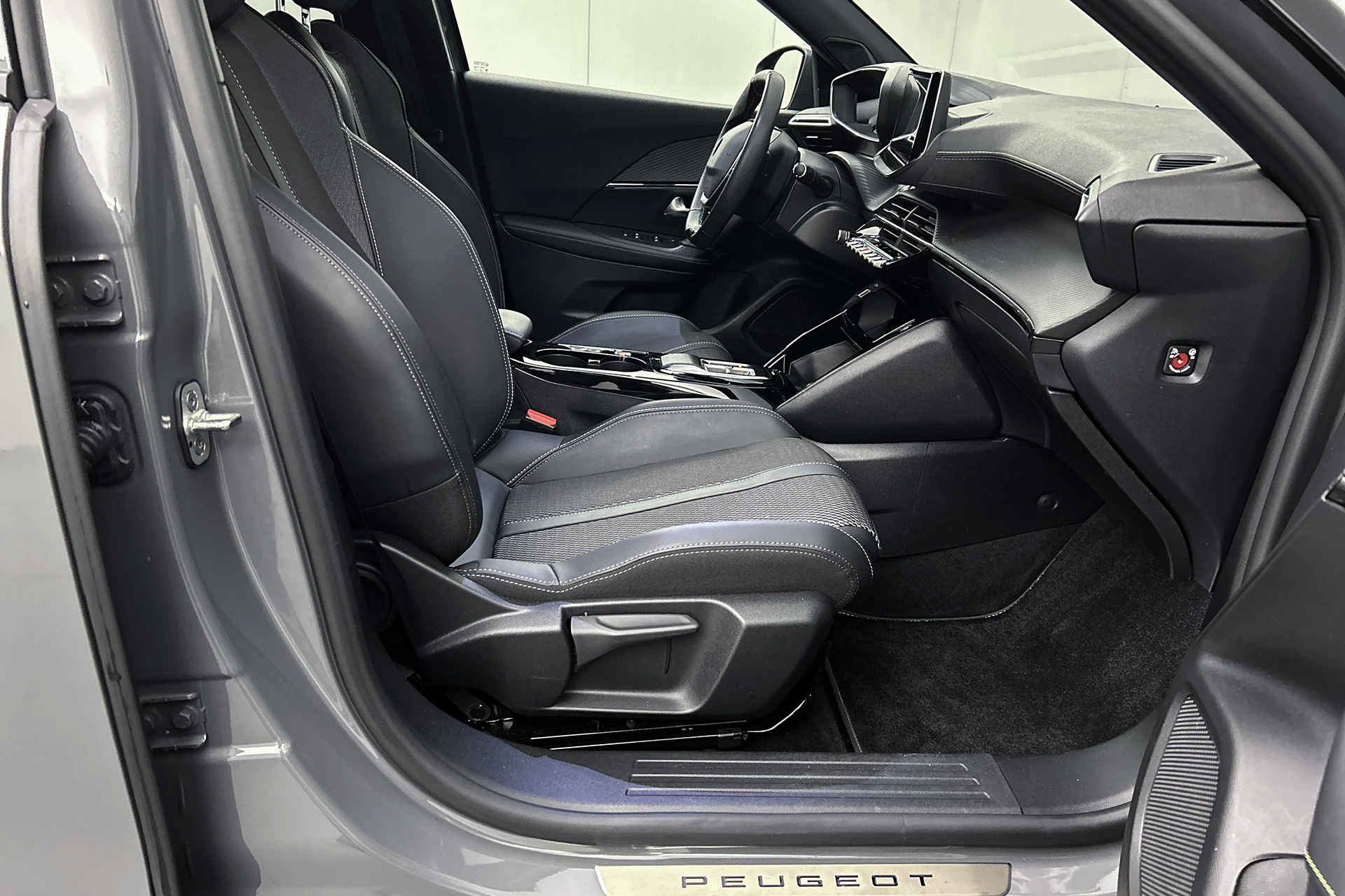 Hoofdafbeelding Peugeot e-2008