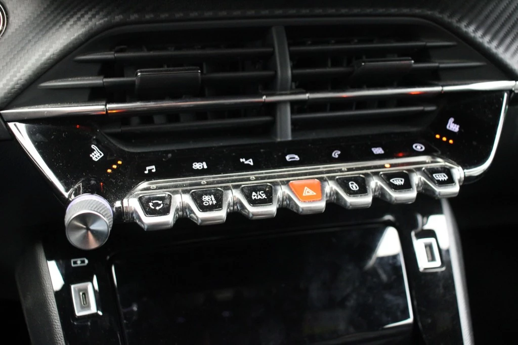 Hoofdafbeelding Peugeot e-2008