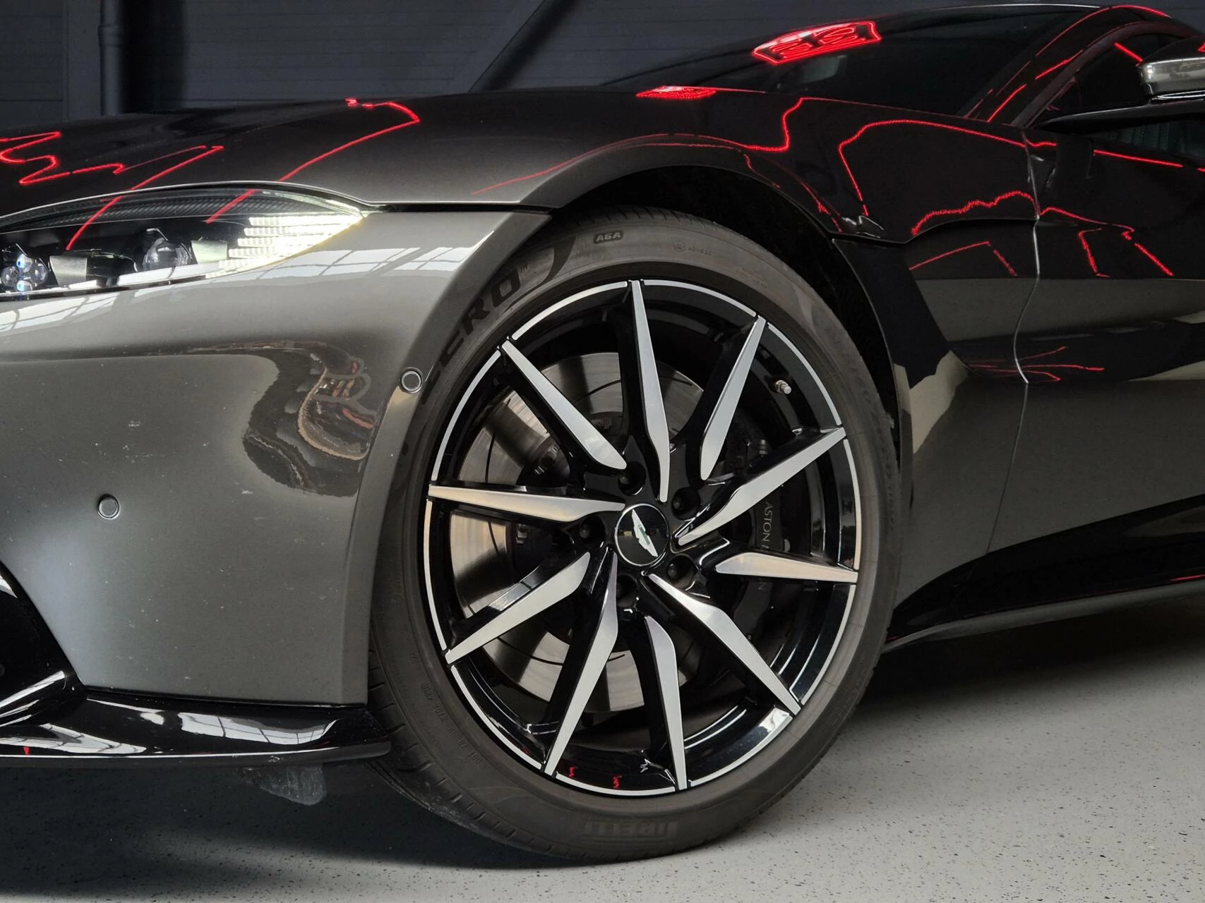 Hoofdafbeelding Aston Martin V8 Vantage