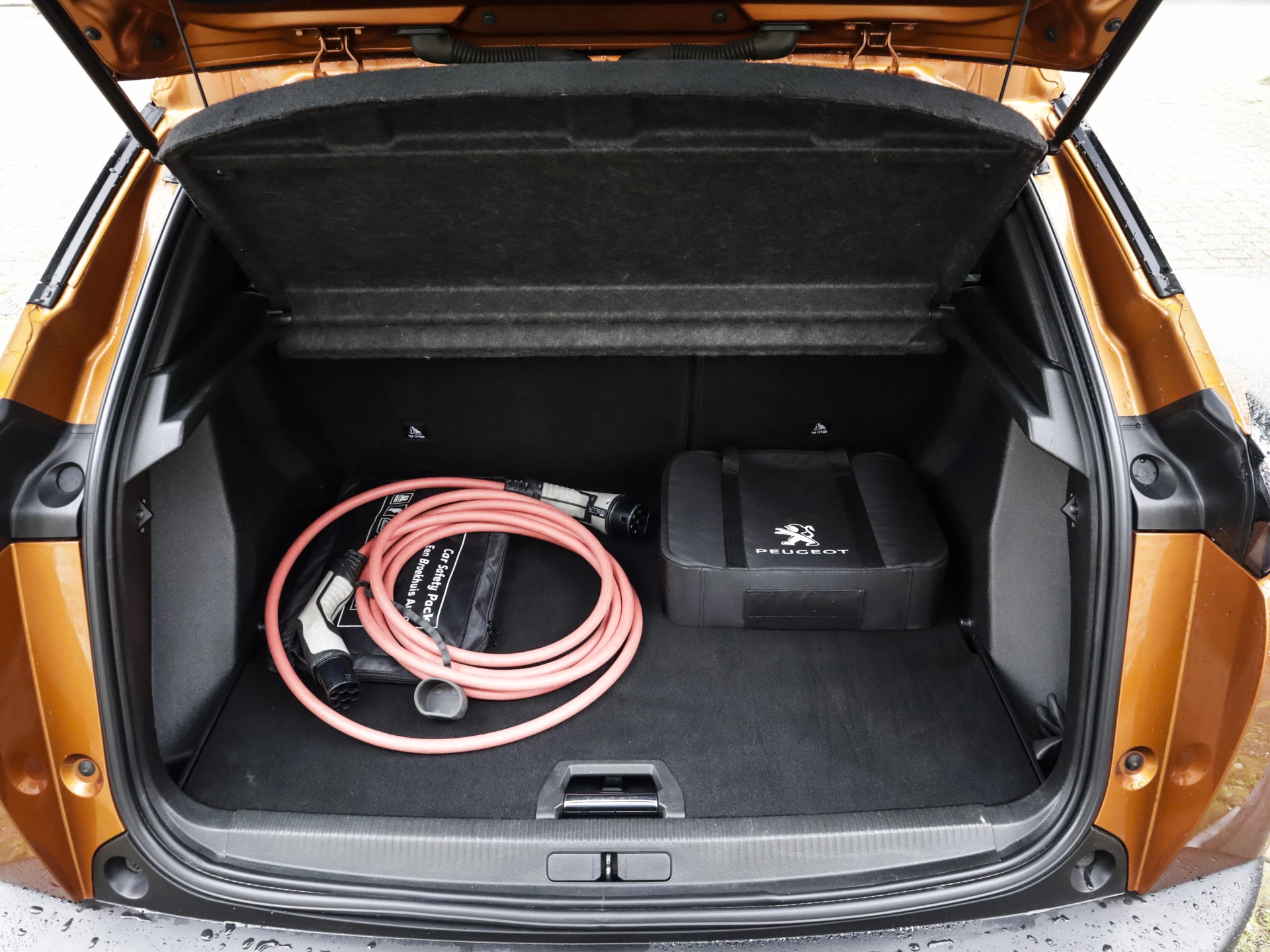 Hoofdafbeelding Peugeot e-2008